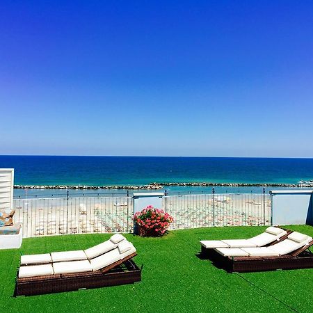 רימיני Residence Frontemare מראה חיצוני תמונה