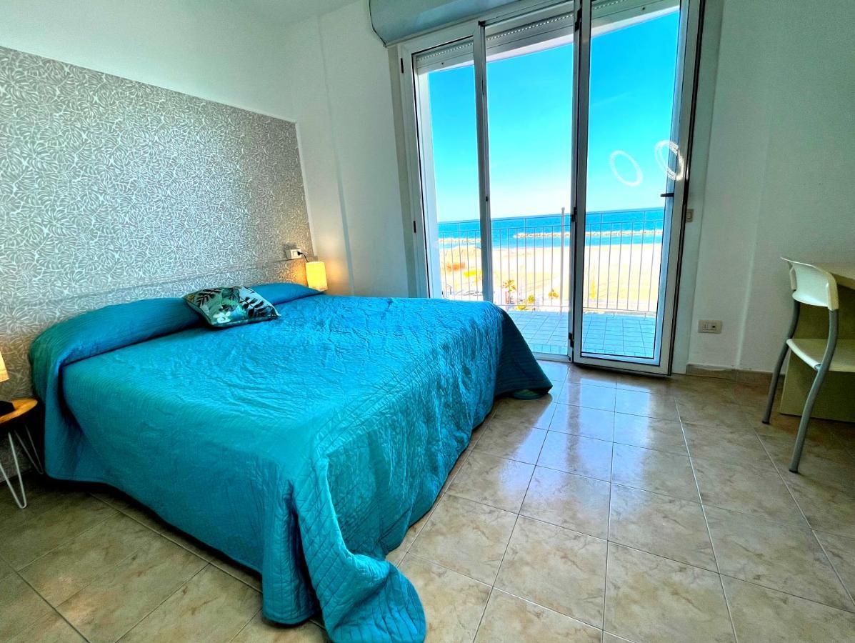 רימיני Residence Frontemare מראה חיצוני תמונה