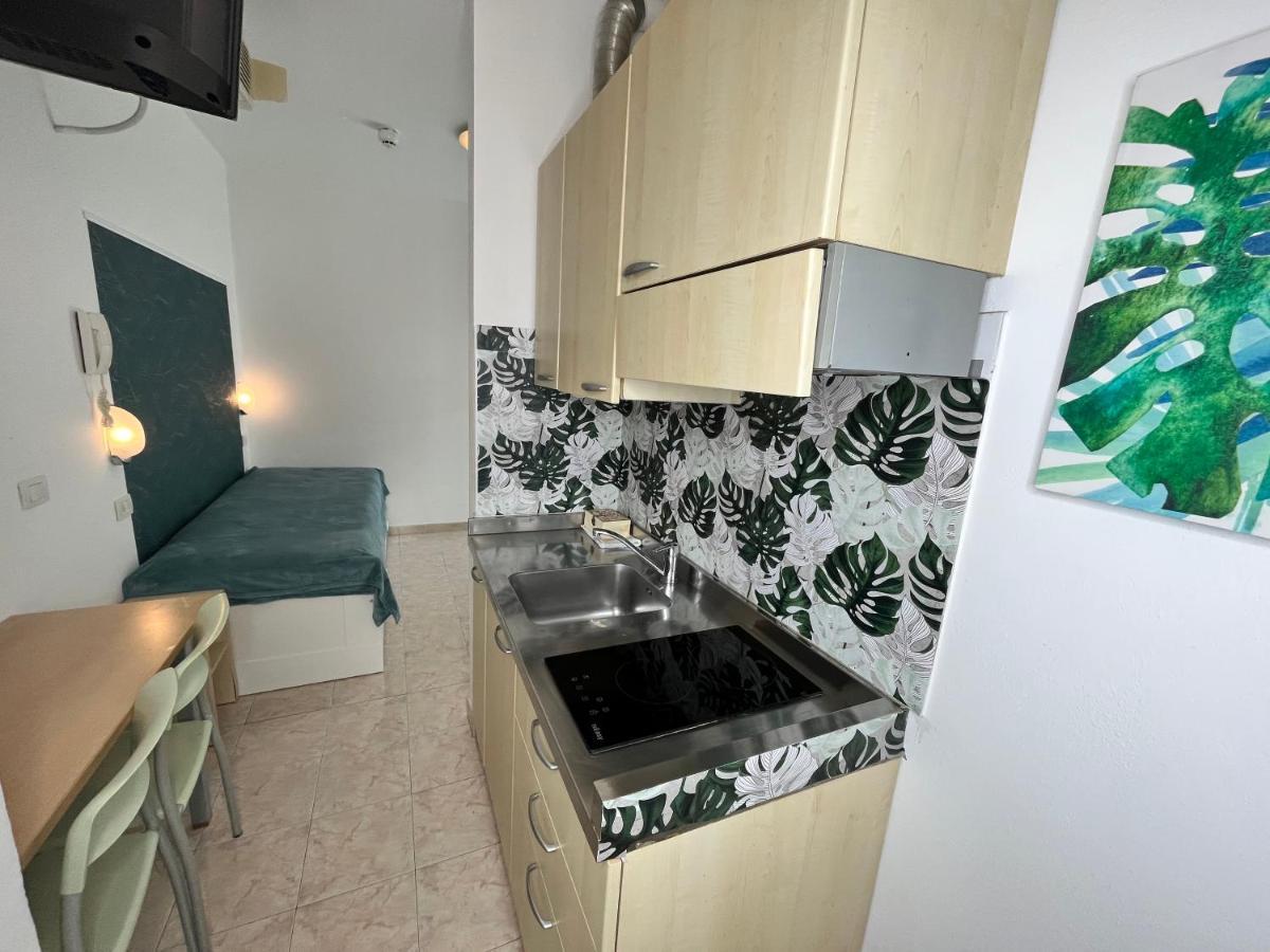 רימיני Residence Frontemare מראה חיצוני תמונה