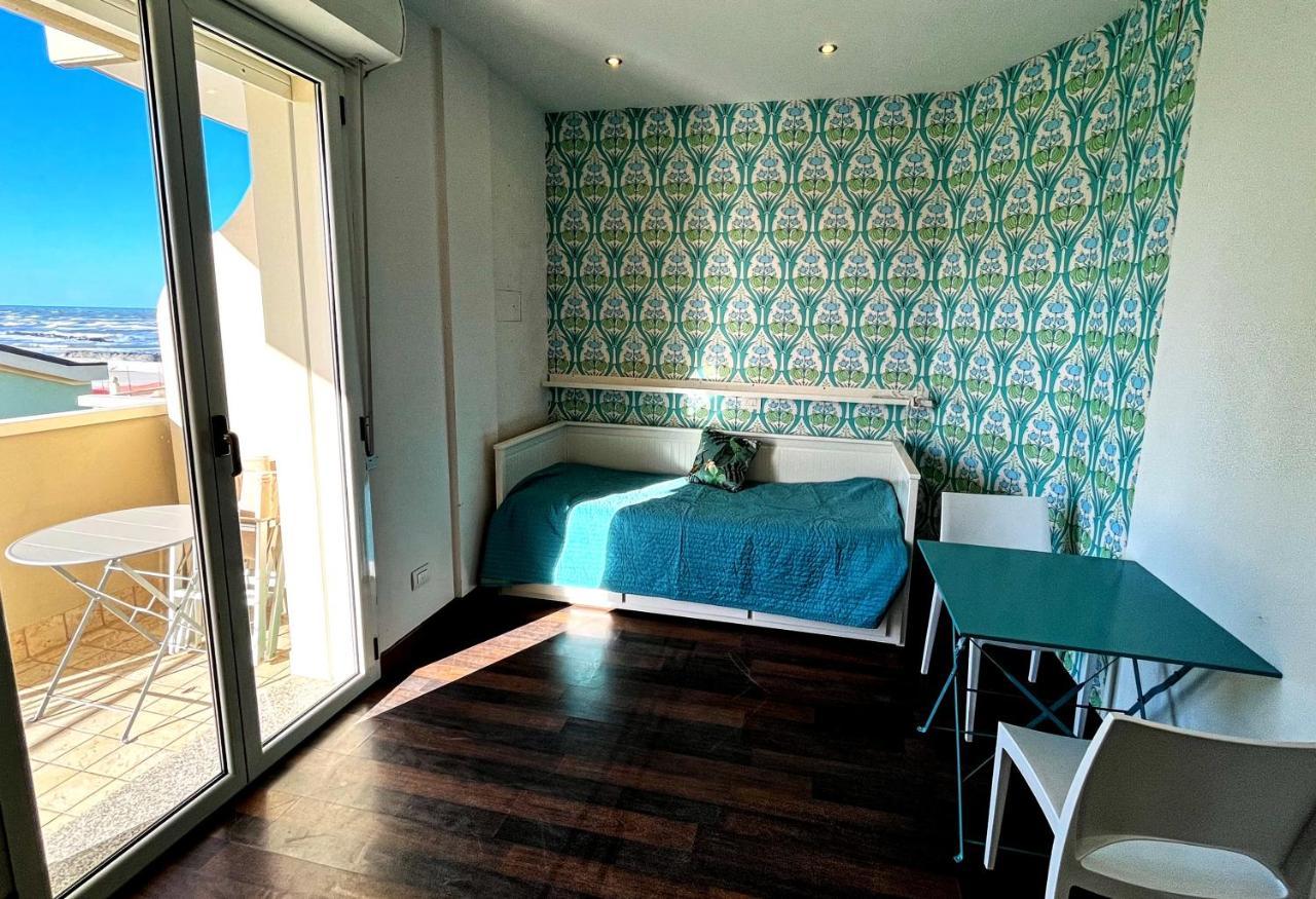רימיני Residence Frontemare מראה חיצוני תמונה