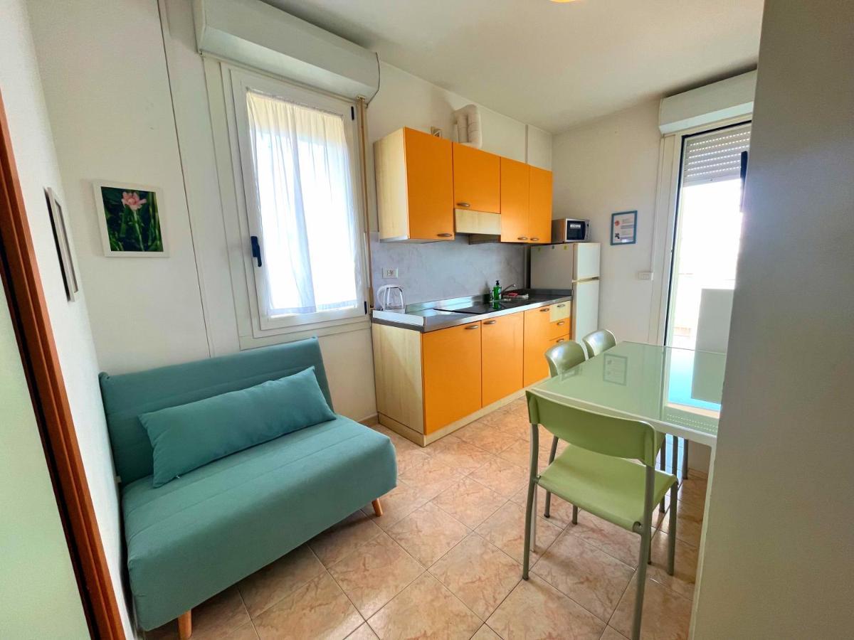 רימיני Residence Frontemare מראה חיצוני תמונה
