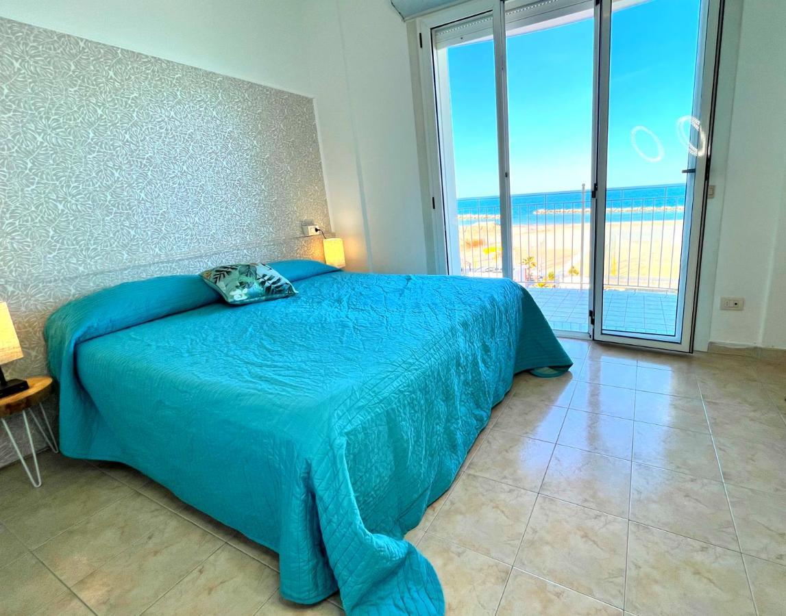 רימיני Residence Frontemare מראה חיצוני תמונה