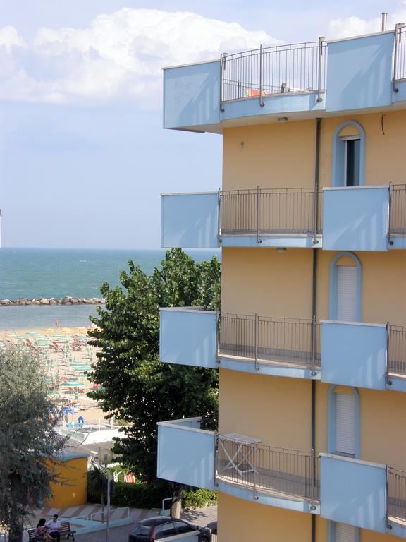 רימיני Residence Frontemare מראה חיצוני תמונה