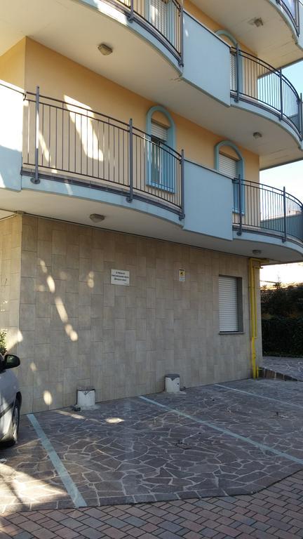 רימיני Residence Frontemare מראה חיצוני תמונה