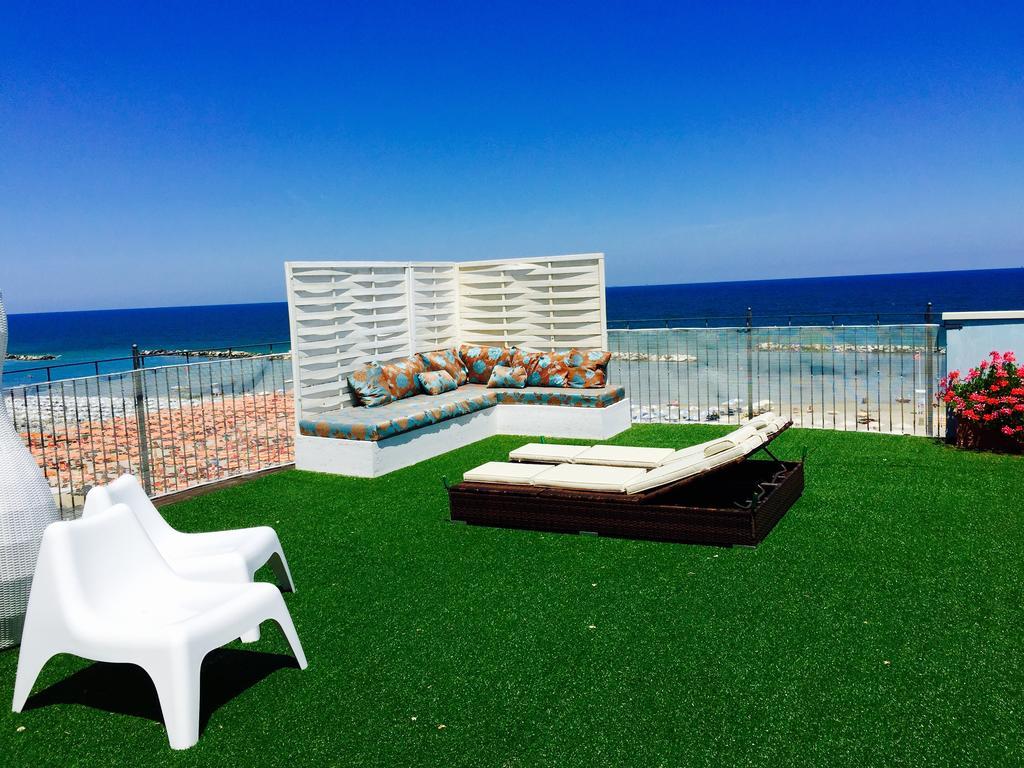 רימיני Residence Frontemare מראה חיצוני תמונה