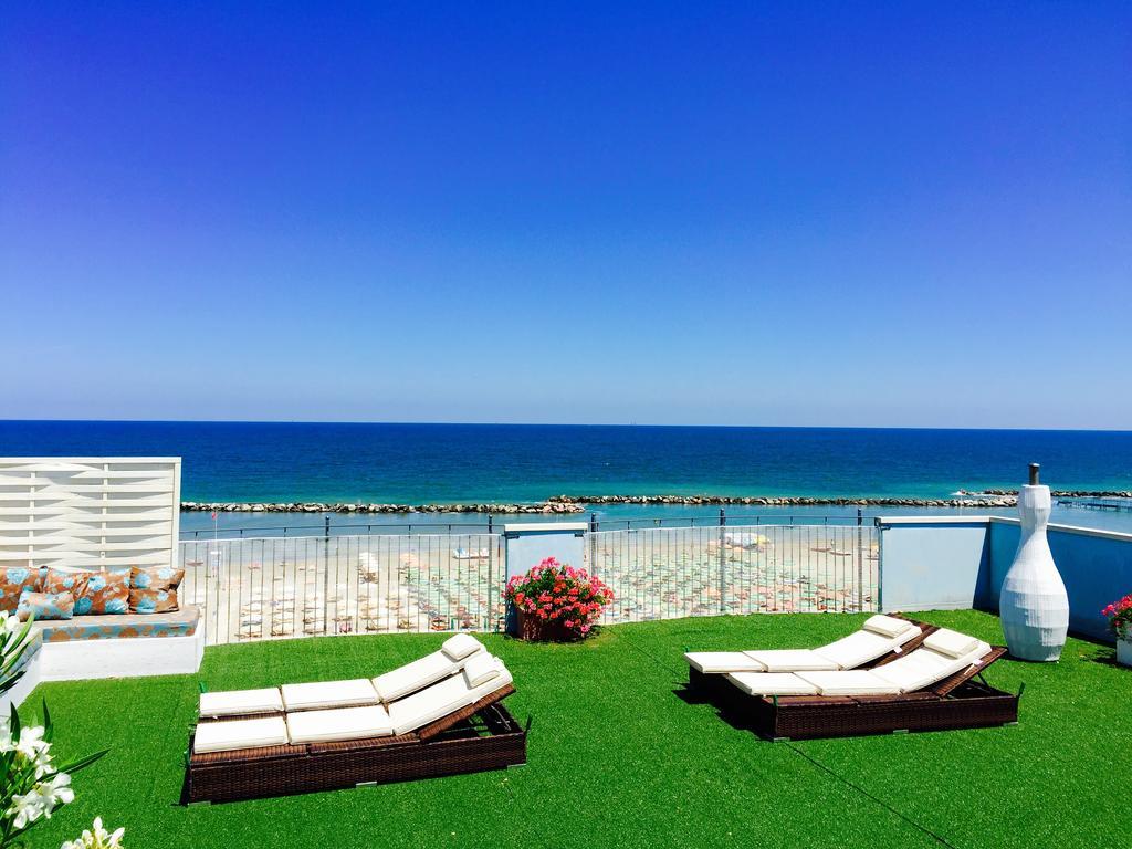 רימיני Residence Frontemare מראה חיצוני תמונה