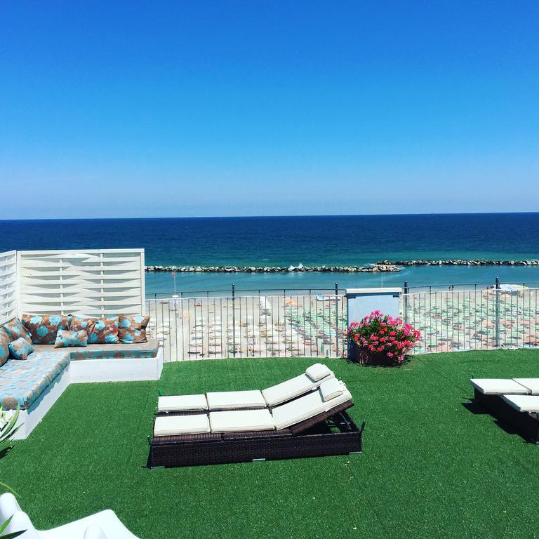 רימיני Residence Frontemare מראה חיצוני תמונה